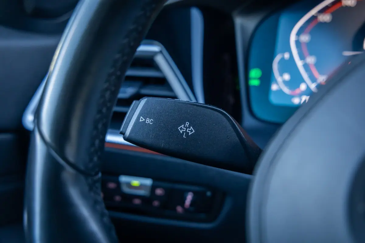 320i Executive Edition | Leder | Apple Carplay/Android Auto | LED | Parkeersensoren | Stoelverwarming | Sportstoelen | Keyless | Cruise control | Airco (automatisch) | Apple Carplay/Android 