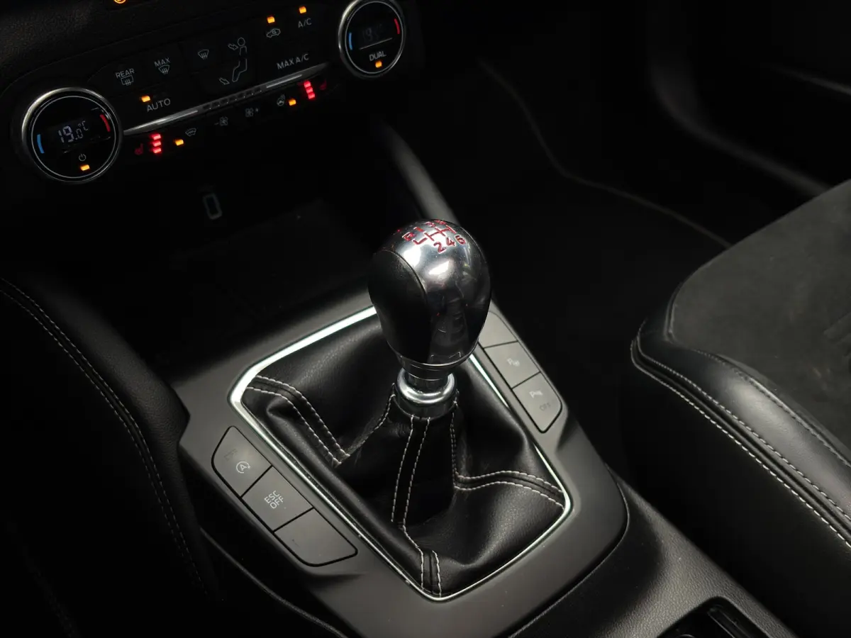 2.3 ST-3 280PK | Pano | Adap. Cruise | Apple Carplay | Camera | Recaro | Winter Pack | Achteruitrijcamera | Airco (automatisch) | Apple Carplay/Android Auto|telefoonintegratie premium