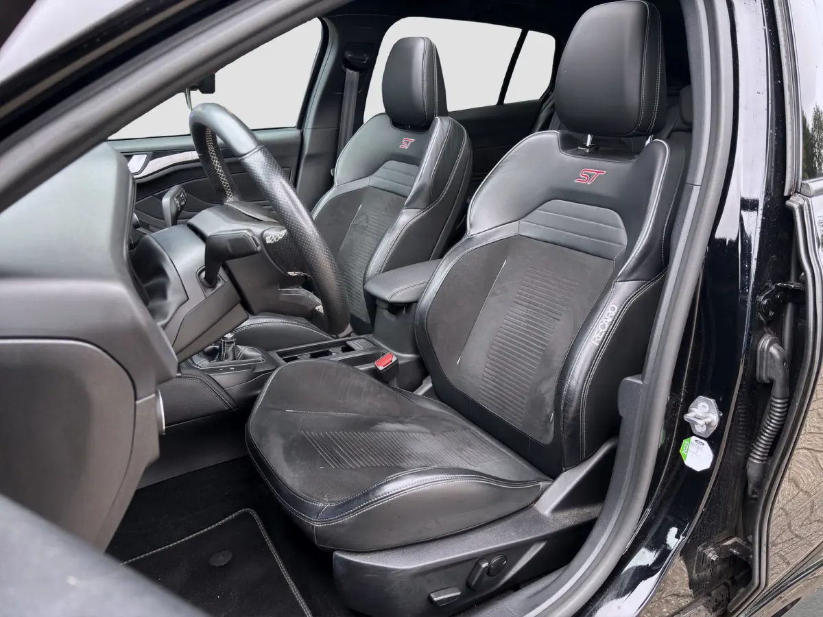 2.3 ST-3 280PK | Pano | Adap. Cruise | Apple Carplay | Camera | Recaro | Winter Pack | Achteruitrijcamera | Airco (automatisch) | Apple Carplay/Android Auto|telefoonintegratie premium