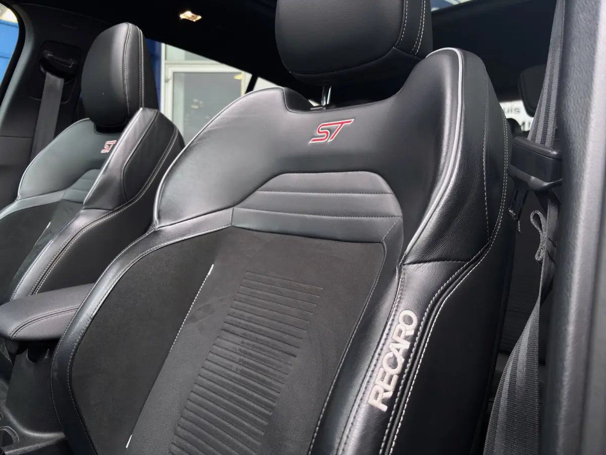 2.3 ST-3 280PK | Pano | Adap. Cruise | Apple Carplay | Camera | Recaro | Winter Pack | Achteruitrijcamera | Airco (automatisch) | Apple Carplay/Android Auto|telefoonintegratie premium