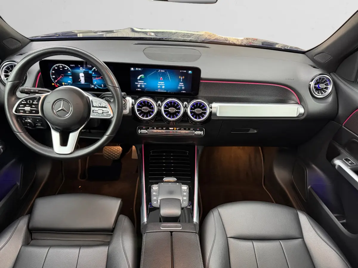 200 Business Solution Luxury Aut- Panoramadak, Carplay, Android Auto, Leder Interieur, Sfeerverlichting