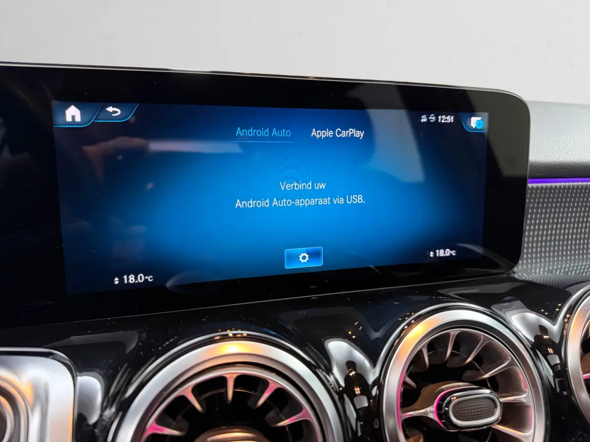 200 Business Solution Luxury Aut- Panoramadak, Carplay, Android Auto, Leder Interieur, Sfeerverlichting
