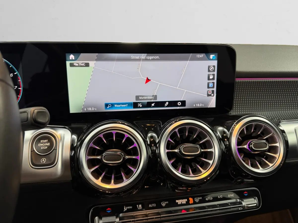 200 Business Solution Luxury Aut- Panoramadak, Carplay, Android Auto, Leder Interieur, Sfeerverlichting