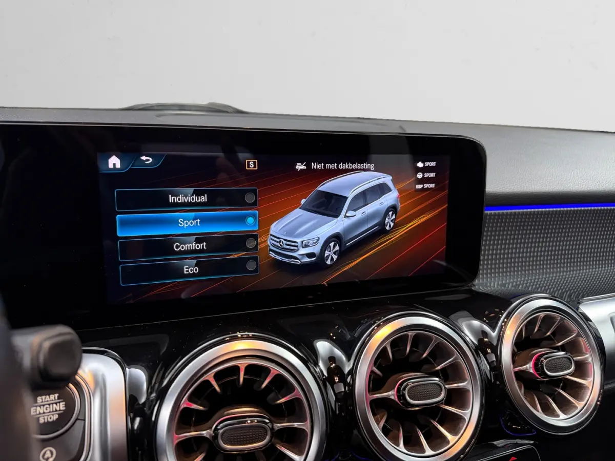 200 Business Solution Luxury Aut- Panoramadak, Carplay, Android Auto, Leder Interieur, Sfeerverlichting