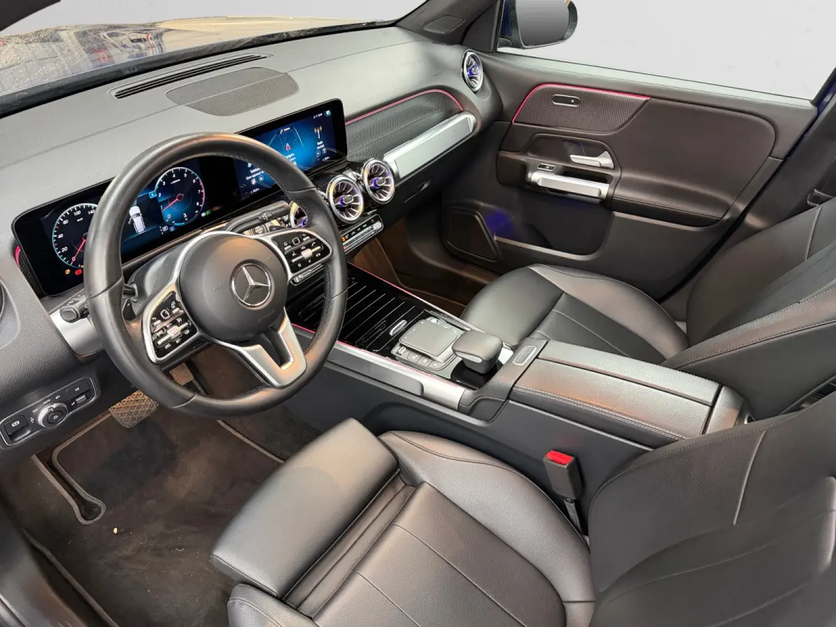 200 Business Solution Luxury Aut- Panoramadak, Carplay, Android Auto, Leder Interieur, Sfeerverlichting