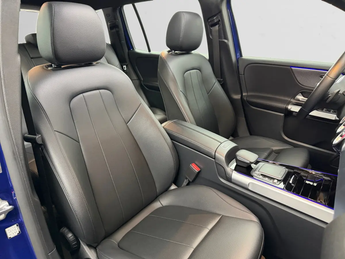 200 Business Solution Luxury Aut- Panoramadak, Carplay, Android Auto, Leder Interieur, Sfeerverlichting