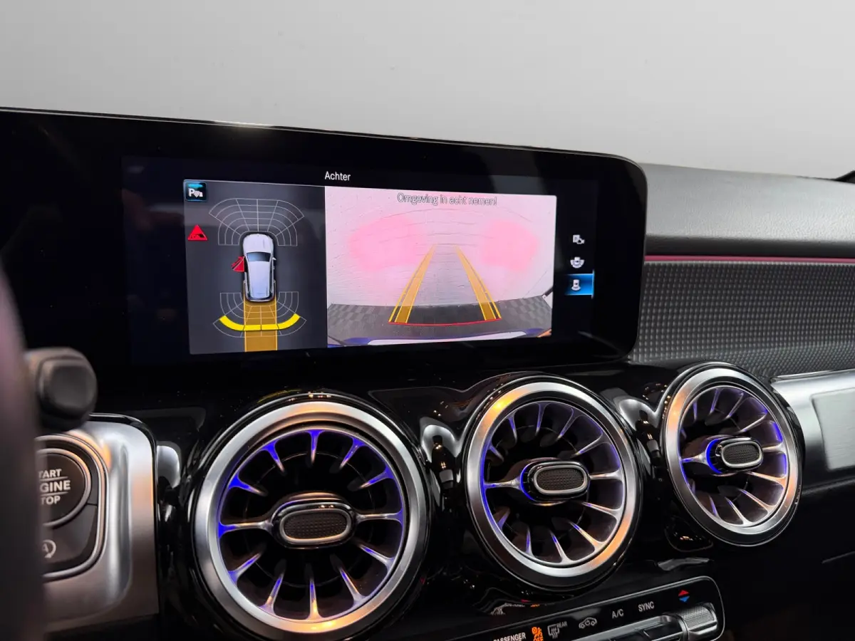 200 Business Solution Luxury Aut- Panoramadak, Carplay, Android Auto, Leder Interieur, Sfeerverlichting