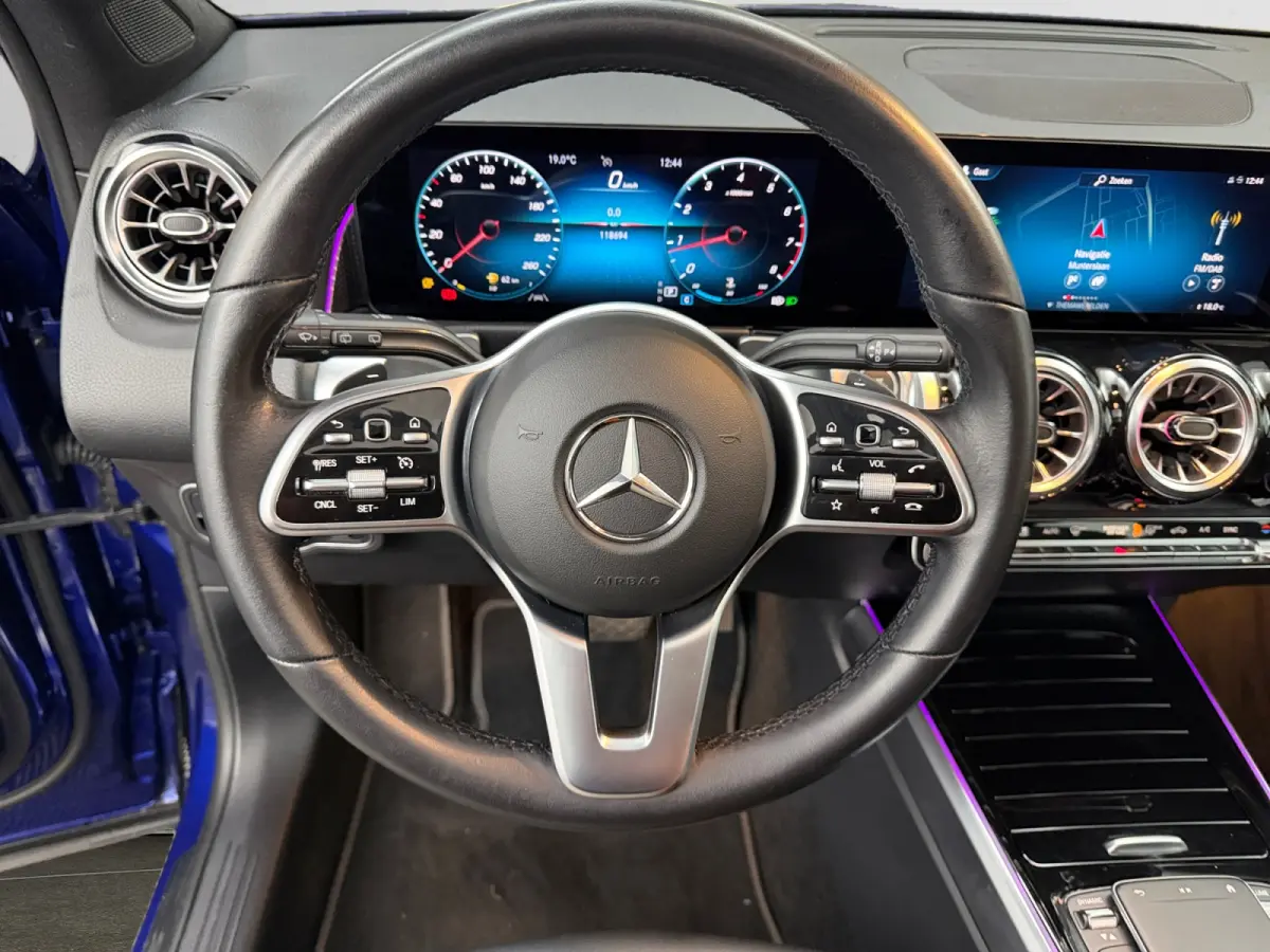 200 Business Solution Luxury Aut- Panoramadak, Carplay, Android Auto, Leder Interieur, Sfeerverlichting