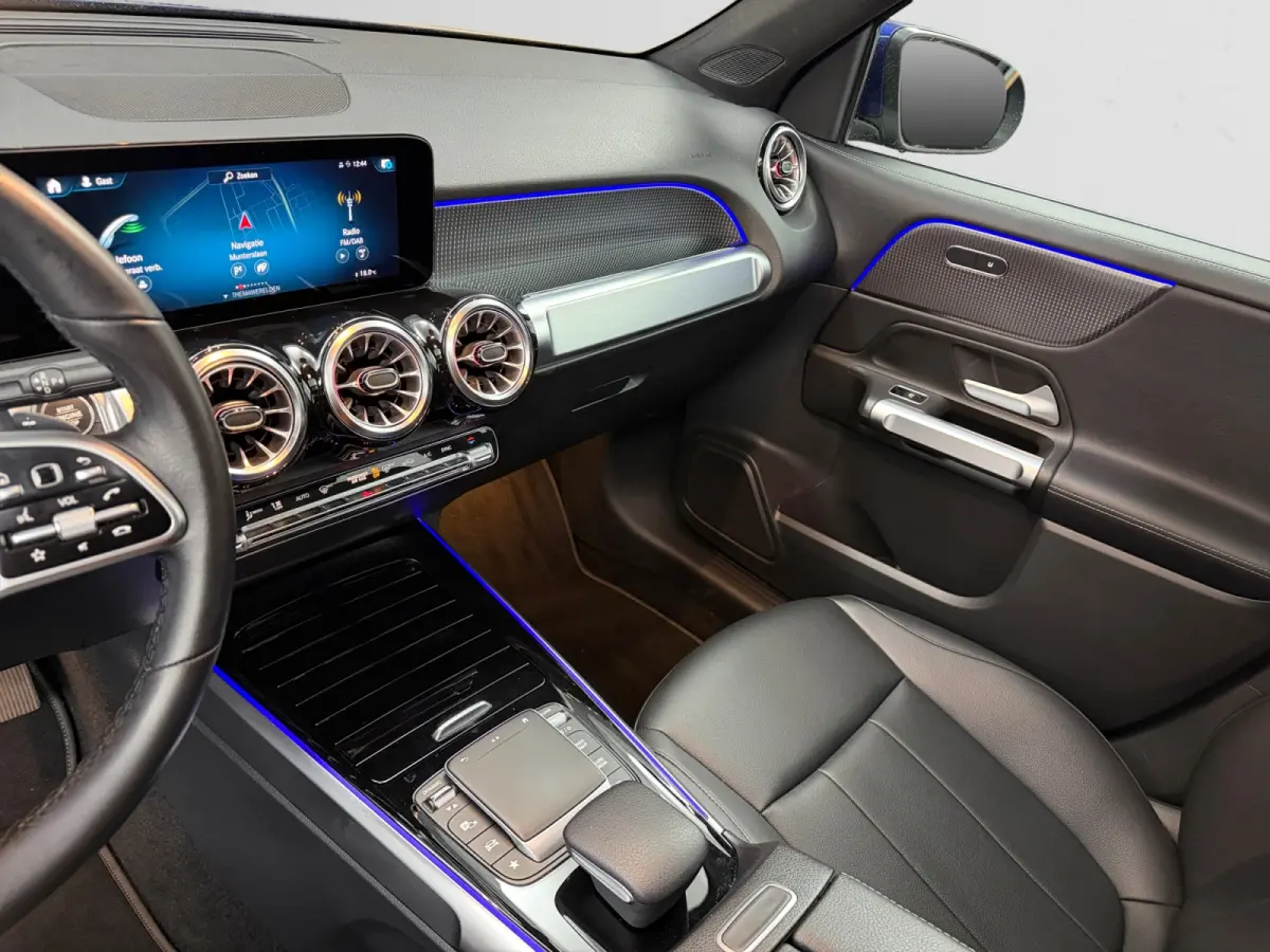200 Business Solution Luxury Aut- Panoramadak, Carplay, Android Auto, Leder Interieur, Sfeerverlichting