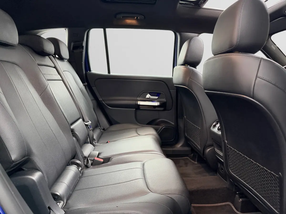 200 Business Solution Luxury Aut- Panoramadak, Carplay, Android Auto, Leder Interieur, Sfeerverlichting
