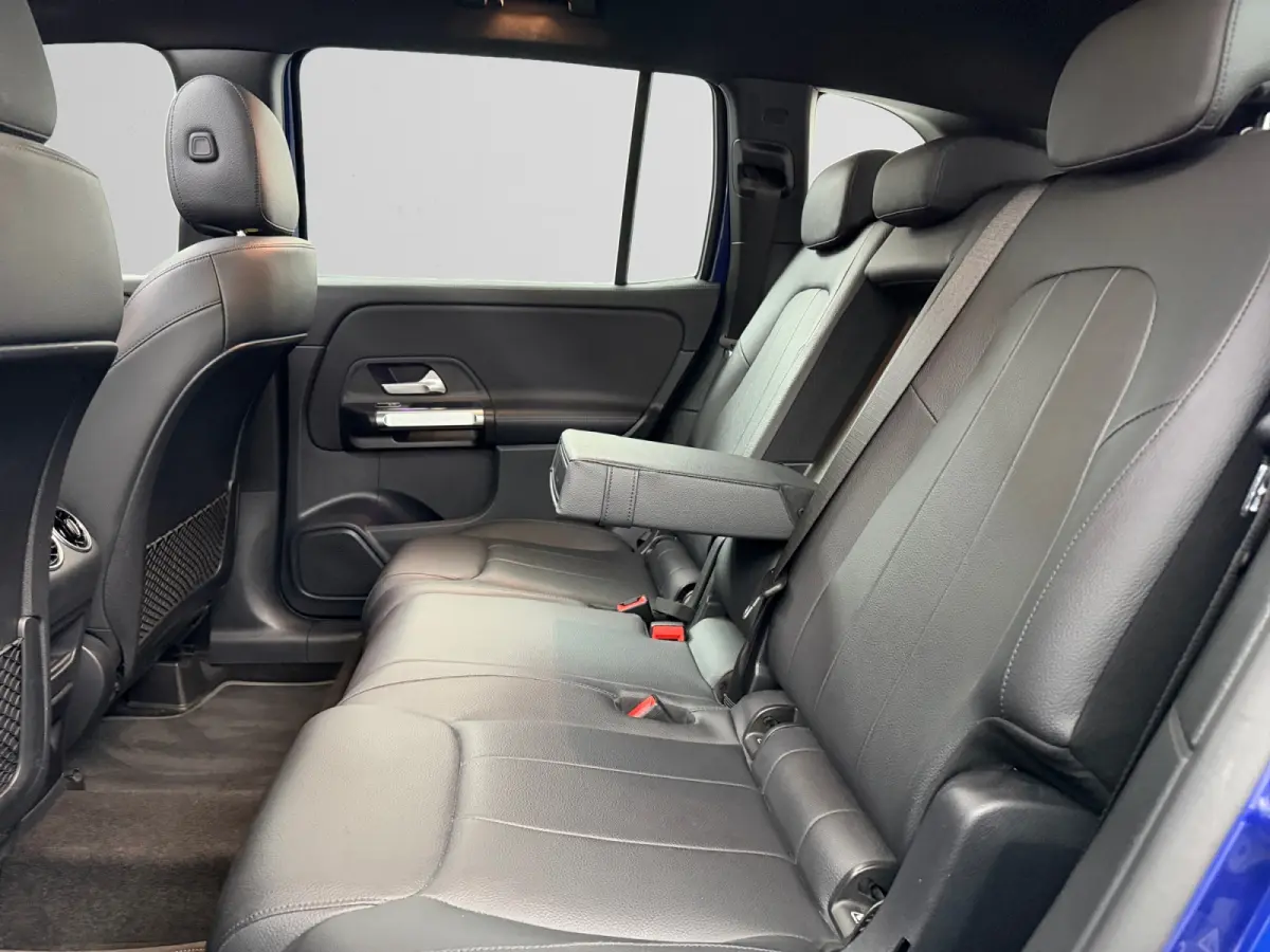 200 Business Solution Luxury Aut- Panoramadak, Carplay, Android Auto, Leder Interieur, Sfeerverlichting