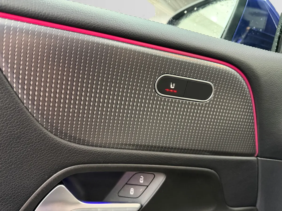 200 Business Solution Luxury Aut- Panoramadak, Carplay, Android Auto, Leder Interieur, Sfeerverlichting