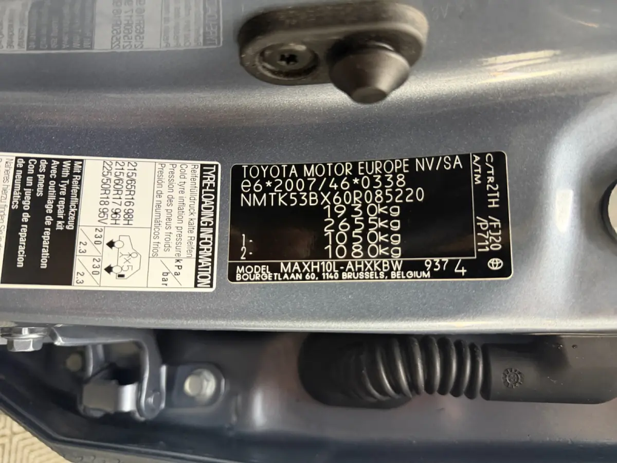 2.0 Hybrid Business Plus Aut- Stuur/Stoelverwarming, Camera, Xenon Led, Trekhaak, Two Tone