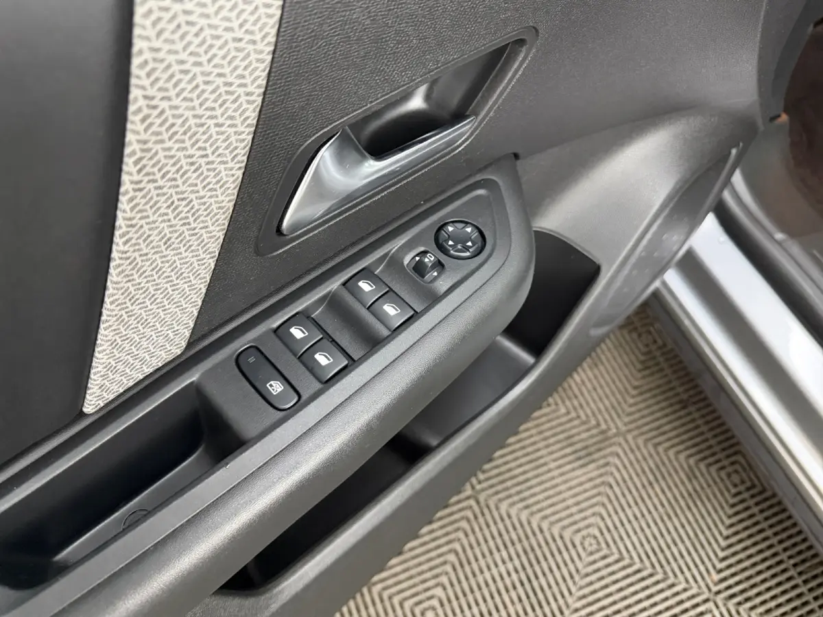 1.2 Puretech Shine Aut- 360 Camera, Head Up, Carplay, Android Auto, Lane Assist
