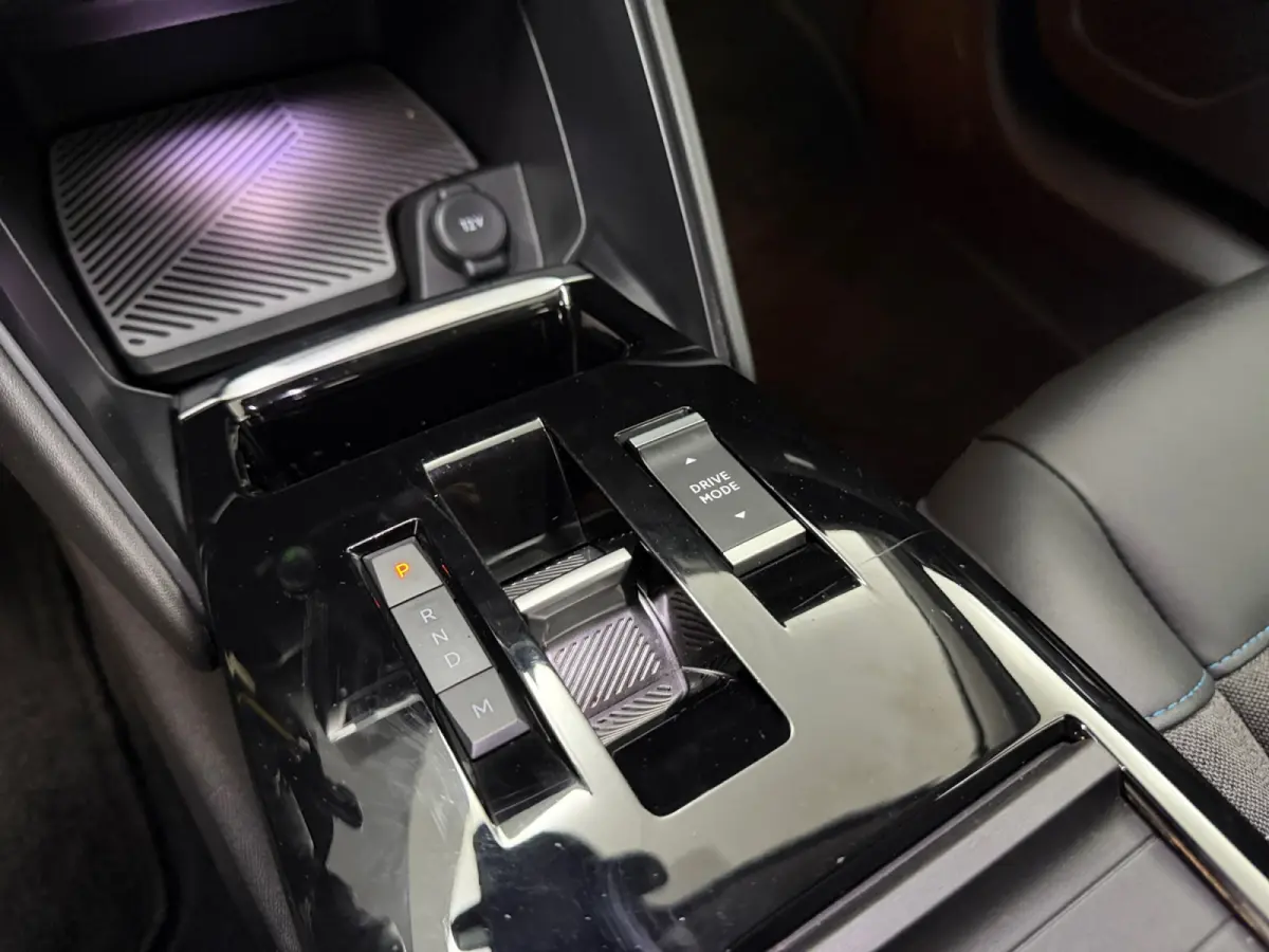1.2 Puretech Shine Aut- 360 Camera, Head Up, Carplay, Android Auto, Lane Assist