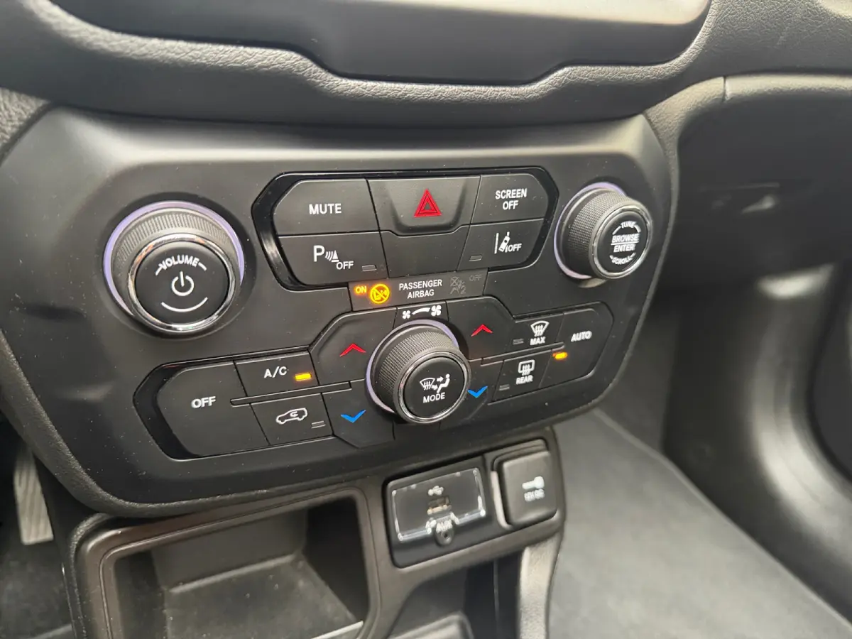 1.3T Freedom Aut- Panoramadak, Stuur/Stoelverwarming, Navigatie, Lane Assist