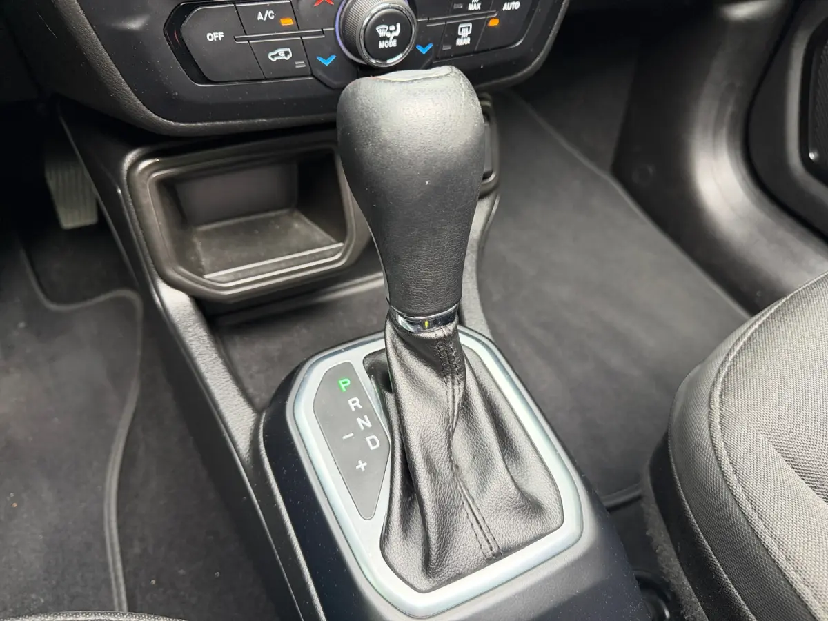 1.3T Freedom Aut- Panoramadak, Stuur/Stoelverwarming, Navigatie, Lane Assist