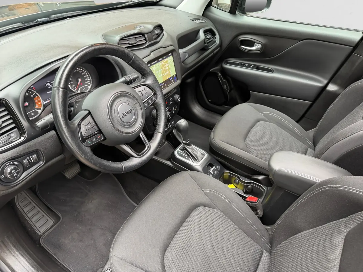 1.3T Freedom Aut- Panoramadak, Stuur/Stoelverwarming, Navigatie, Lane Assist