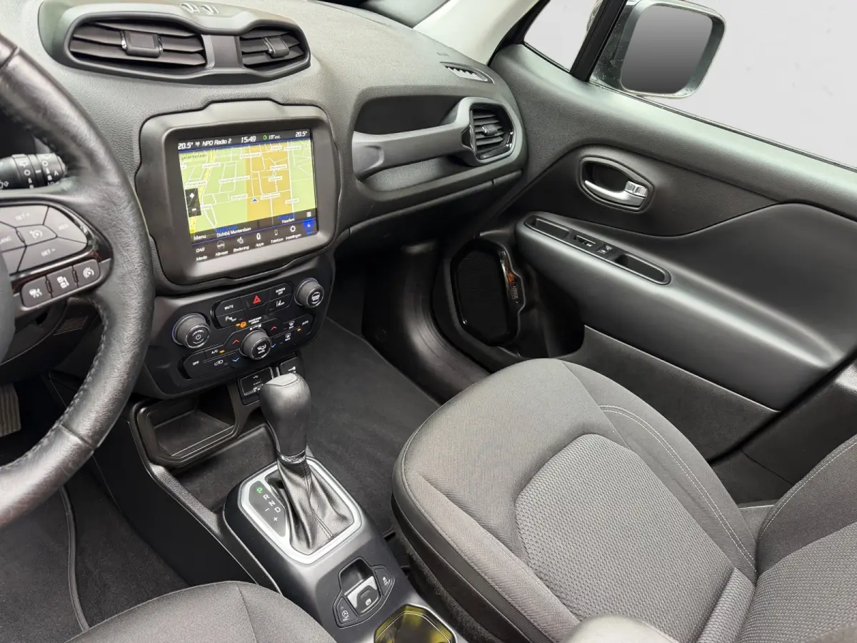 1.3T Freedom Aut- Panoramadak, Stuur/Stoelverwarming, Navigatie, Lane Assist
