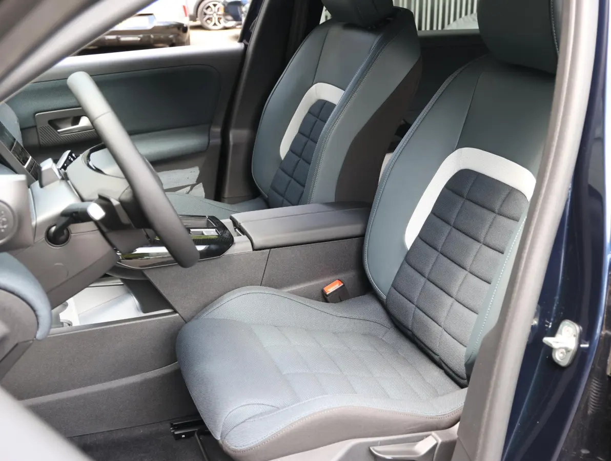 Plus Comfort Range 74 kWh | Accutest 98% | Head-up display | Camera | Elektrisch bedienbare achterklep