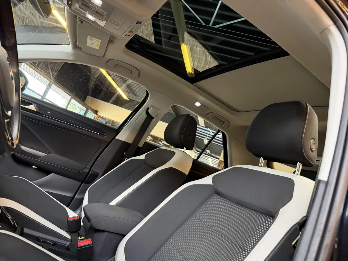 1.5 TSI Sport Business R | Pano | Camera | Keyless |