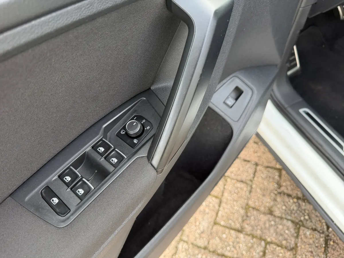 1.4 TSI 175pk R-Line Aut- Panoramadak, Stuur/Stoelverwarming, Virtual Cockpit, Carplay, Android Auto