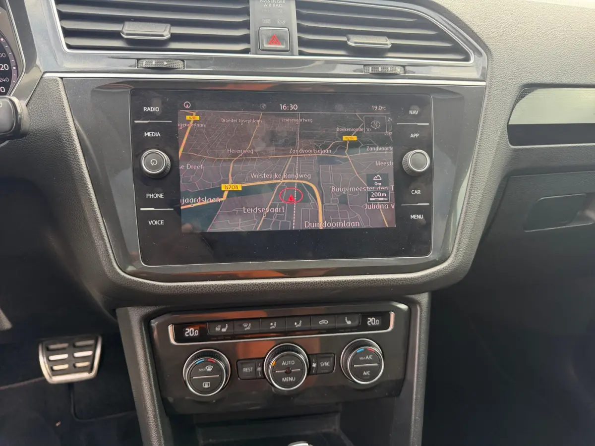 1.4 TSI 175pk R-Line Aut- Panoramadak, Stuur/Stoelverwarming, Virtual Cockpit, Carplay, Android Auto