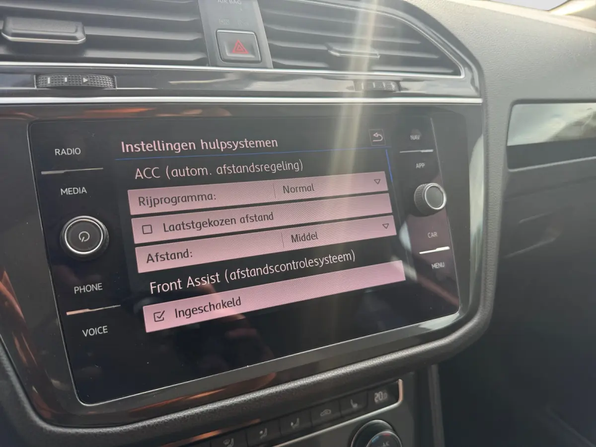 1.4 TSI 175pk R-Line Aut- Panoramadak, Stuur/Stoelverwarming, Virtual Cockpit, Carplay, Android Auto