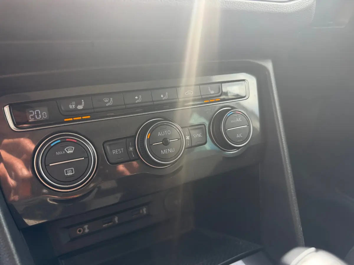 1.4 TSI 175pk R-Line Aut- Panoramadak, Stuur/Stoelverwarming, Virtual Cockpit, Carplay, Android Auto