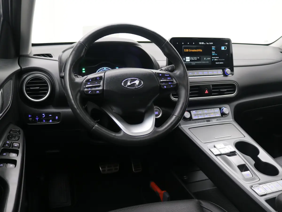 EV Premium 64 kWh / Navigatie/ Warmtepomp / 3-Fase / Lederen bekleding / SoH 99,4% / Trekhaak / Lederen bekleding / 481 km WLTP/