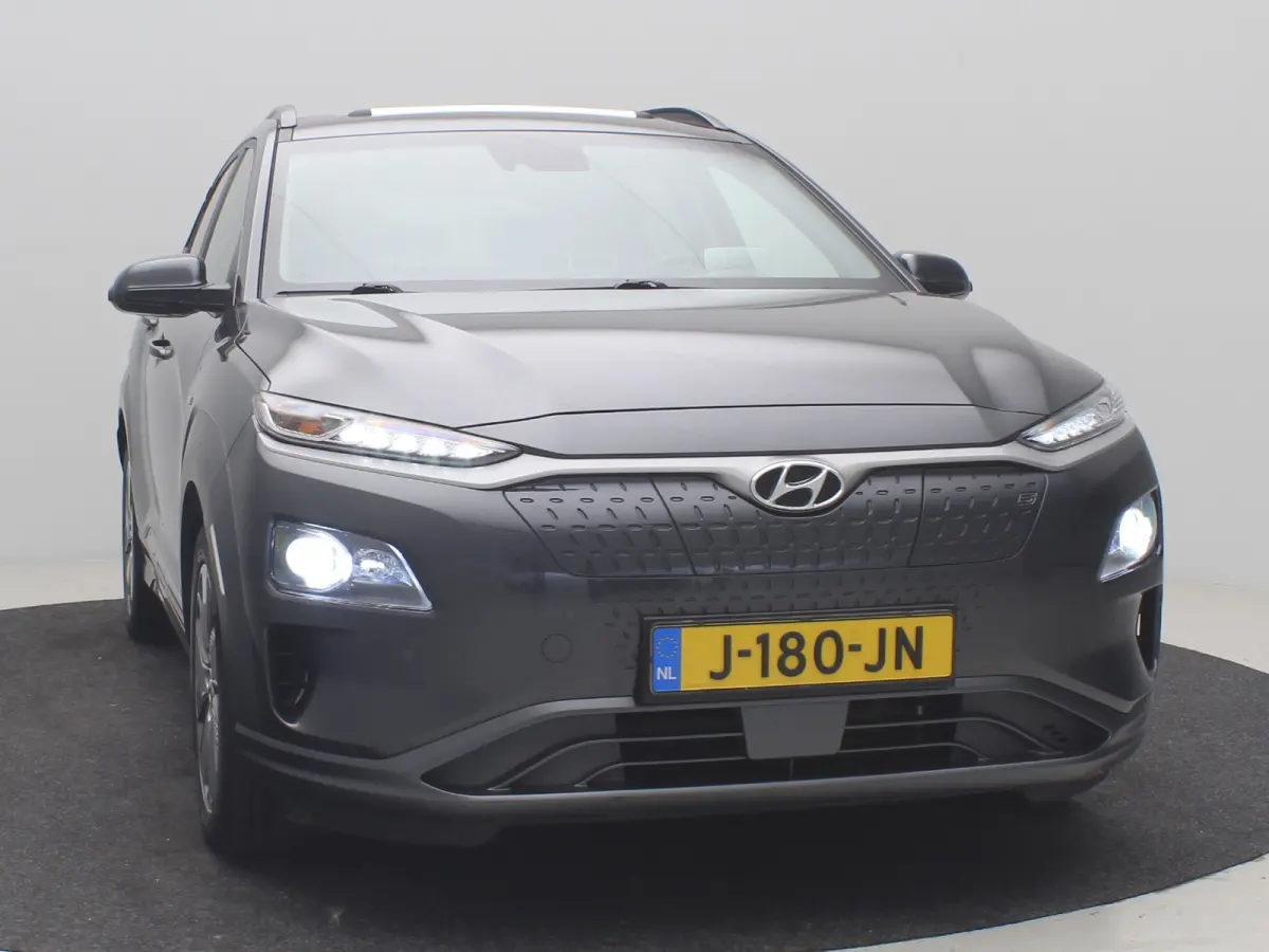 EV Premium 64 kWh / Navigatie/ Warmtepomp / 3-Fase / Lederen bekleding / SoH 99,4% / Trekhaak / Lederen bekleding / 481 km WLTP/