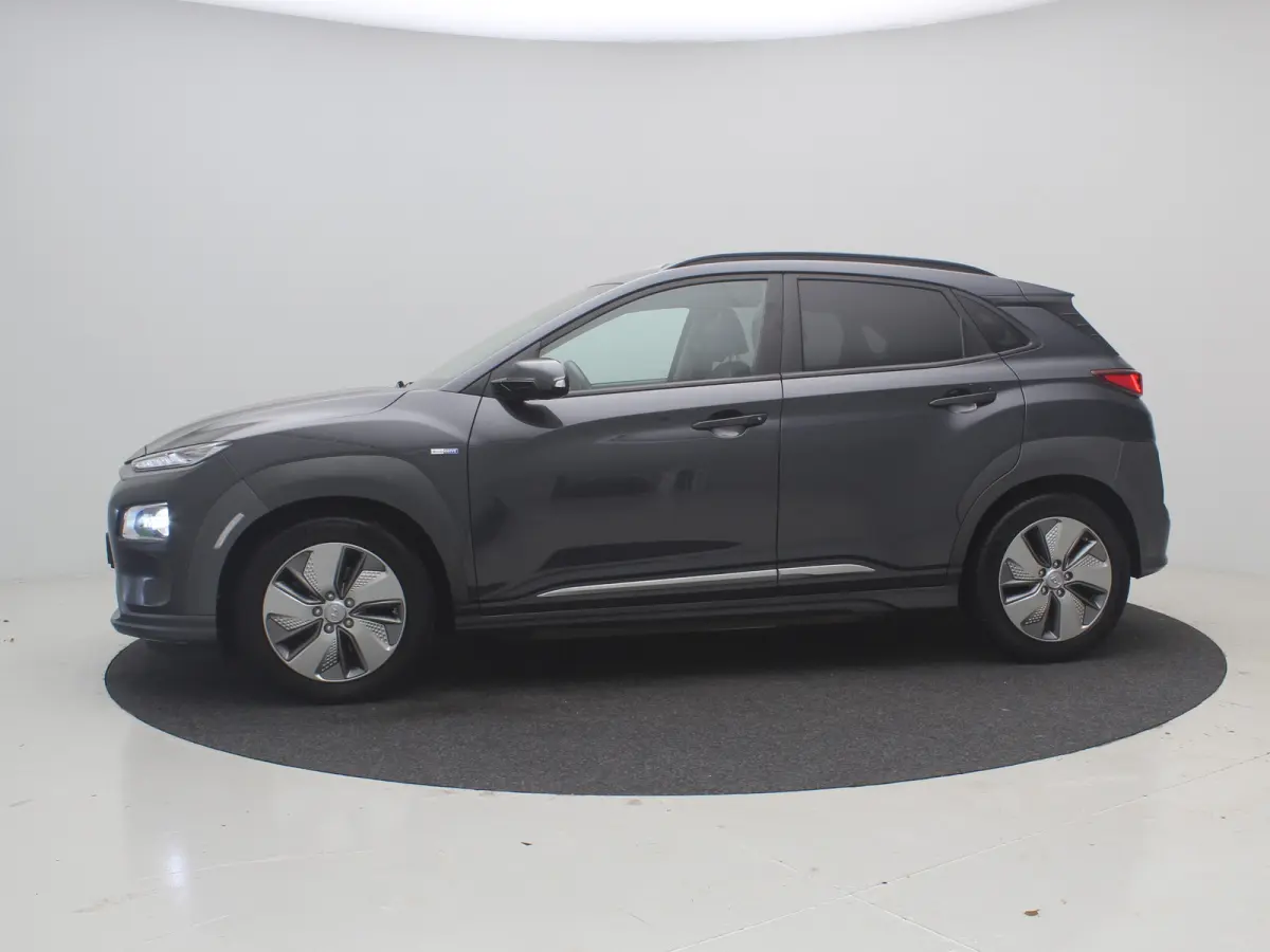 EV Premium 64 kWh / Navigatie/ Warmtepomp / 3-Fase / Lederen bekleding / SoH 99,4% / Trekhaak / Lederen bekleding / 481 km WLTP/