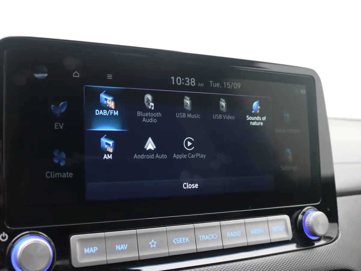 EV Premium 64 kWh / Navigatie/ Warmtepomp / 3-Fase / Lederen bekleding / SoH 99,4% / Trekhaak / Lederen bekleding / 481 km WLTP/
