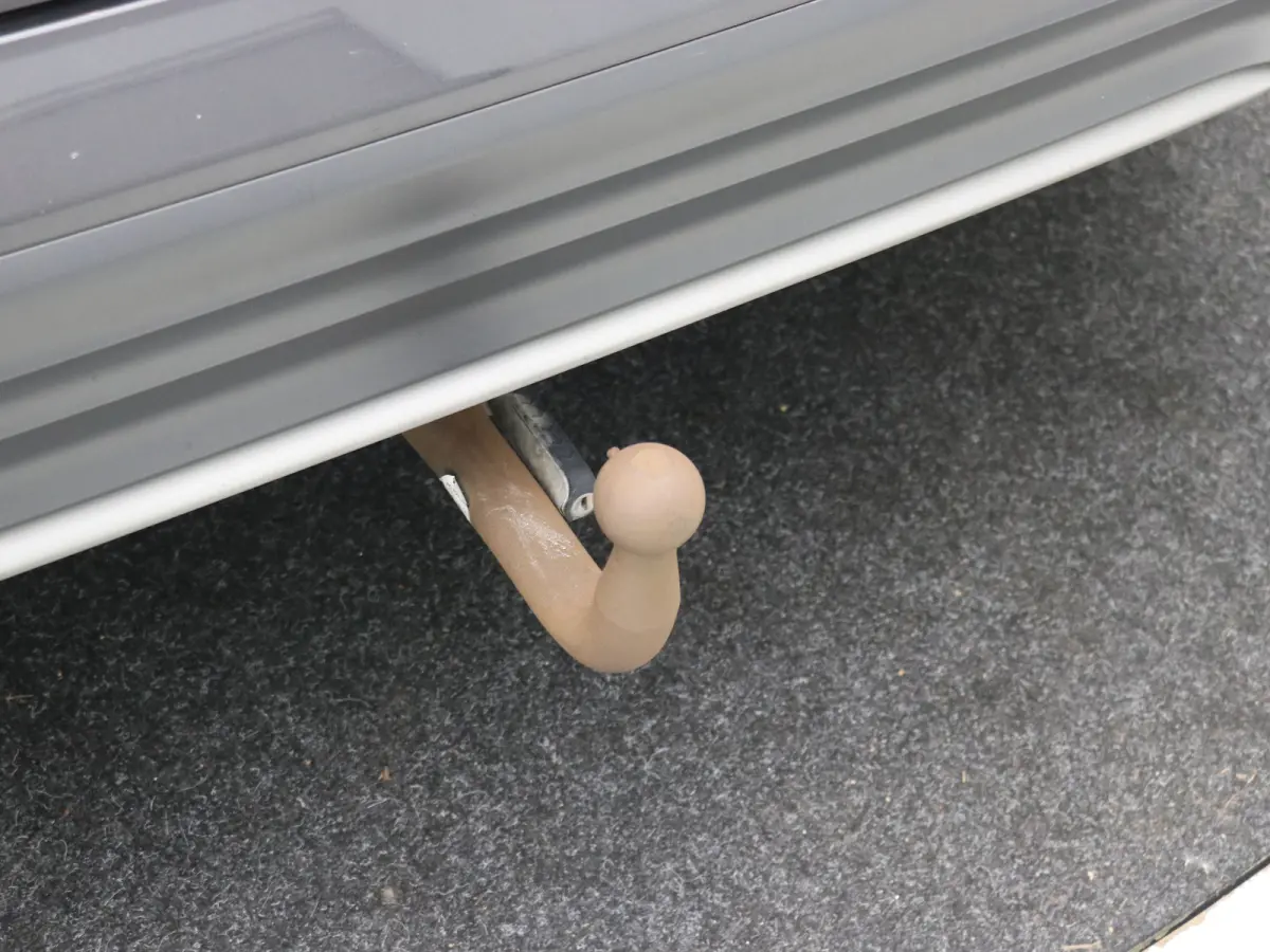 EV Premium 64 kWh / Navigatie/ Warmtepomp / 3-Fase / Lederen bekleding / SoH 99,4% / Trekhaak / Lederen bekleding / 481 km WLTP/