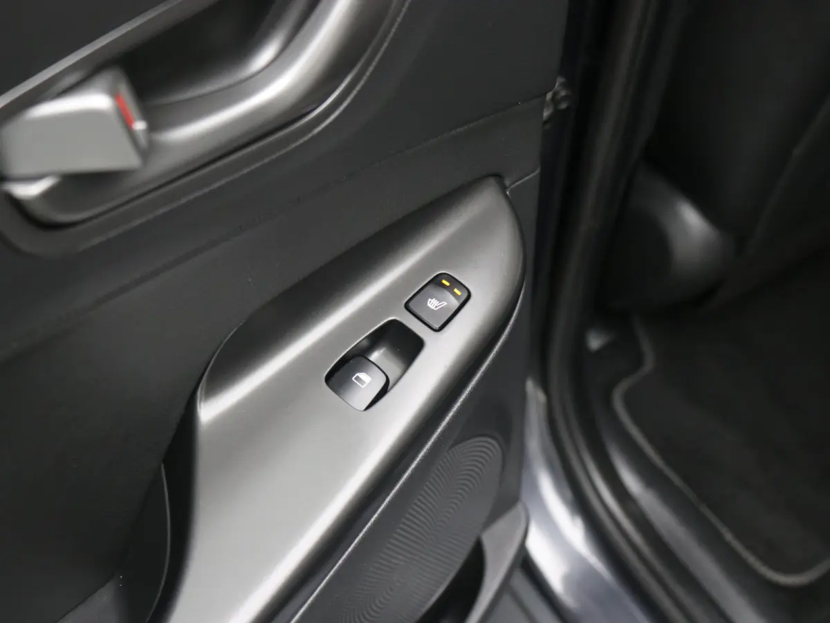 EV Premium 64 kWh / Navigatie/ Warmtepomp / 3-Fase / Lederen bekleding / SoH 99,4% / Trekhaak / Lederen bekleding / 481 km WLTP/