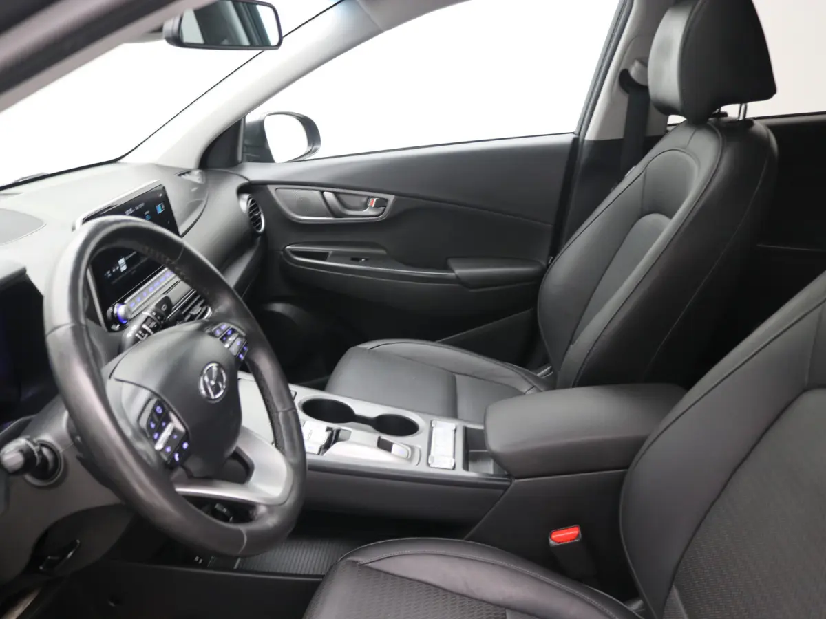 EV Premium 64 kWh / Navigatie/ Warmtepomp / 3-Fase / Lederen bekleding / SoH 99,4% / Trekhaak / Lederen bekleding / 481 km WLTP/