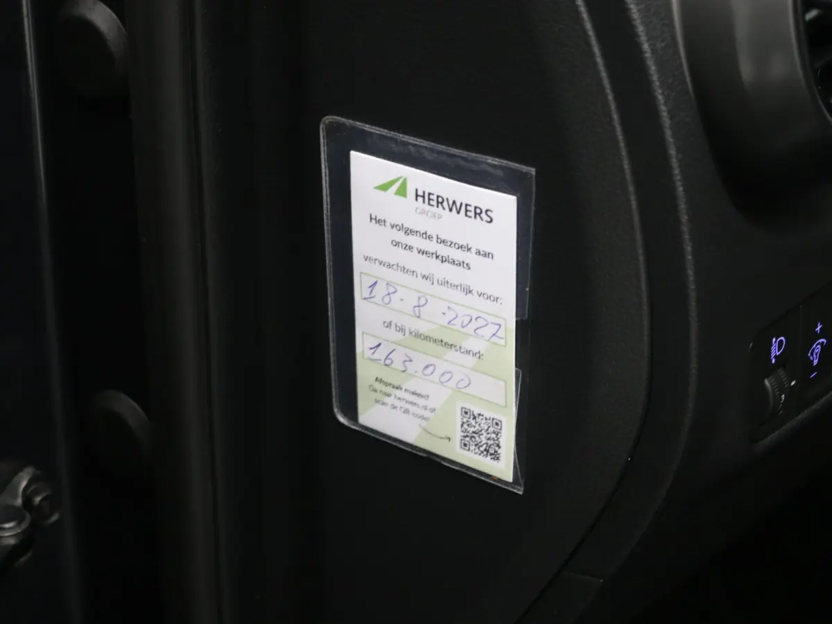 EV Premium 64 kWh / Navigatie/ Warmtepomp / 3-Fase / Lederen bekleding / SoH 99,4% / Trekhaak / Lederen bekleding / 481 km WLTP/