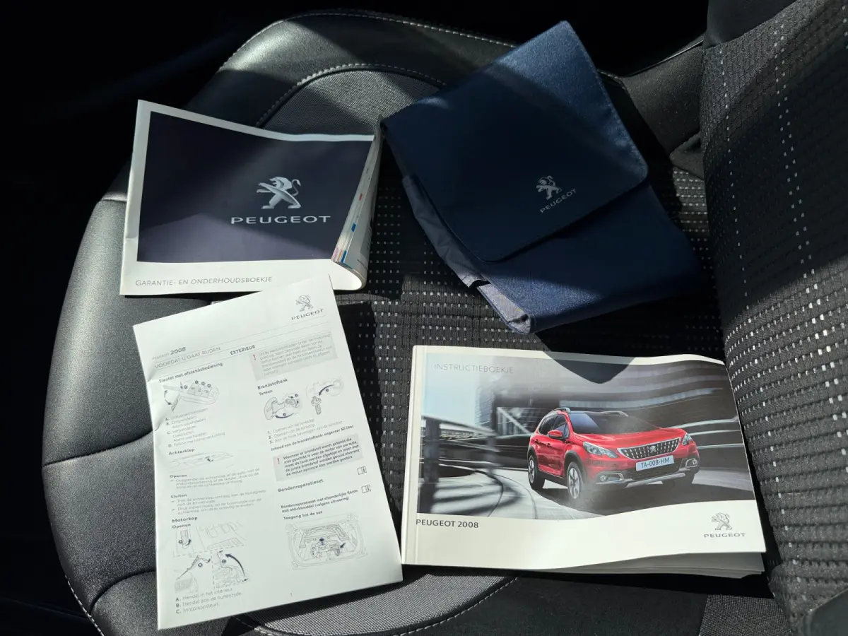 1.2 PureTech Allure Executive- Panoramadak, Leder Interieur, Navigatie, Dynamic Select, Camera