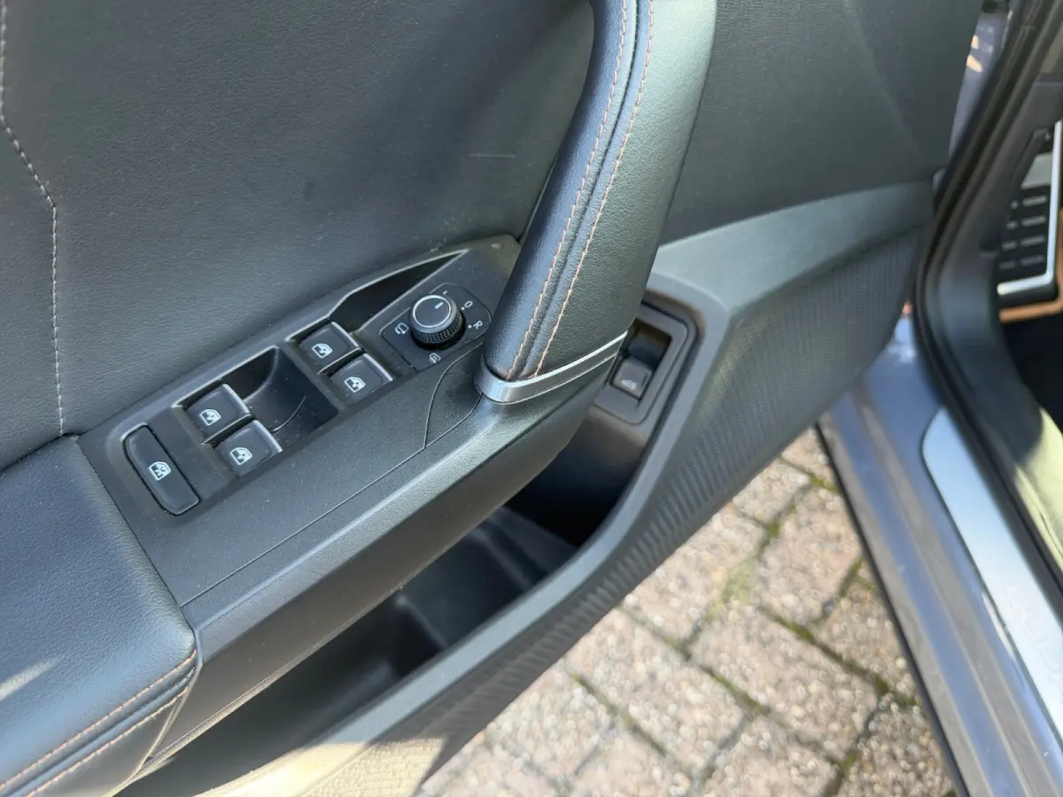 1.4 e-Hybrid 245pk VZ Copper Edition Aut- F1 Start, Panoramadak, Stuur/Stoelverwarming, Sfeerverlichting, IQ Light