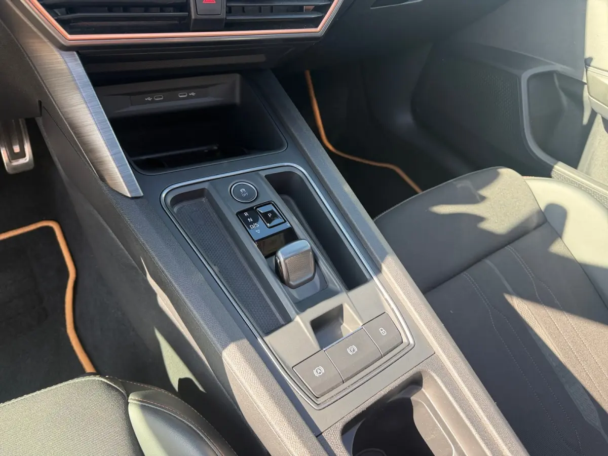 1.4 e-Hybrid 245pk VZ Copper Edition Aut- F1 Start, Panoramadak, Stuur/Stoelverwarming, Sfeerverlichting, IQ Light