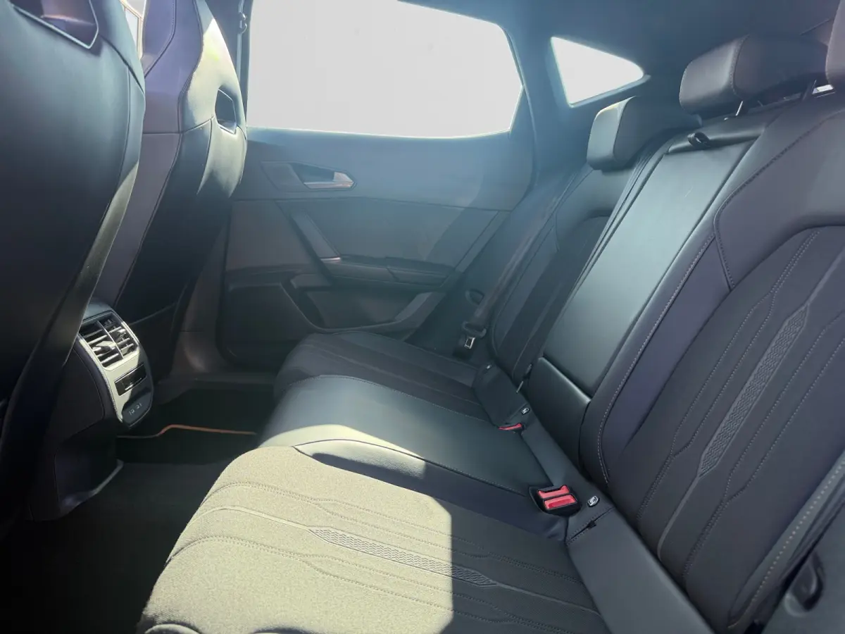 1.4 e-Hybrid 245pk VZ Copper Edition Aut- F1 Start, Panoramadak, Stuur/Stoelverwarming, Sfeerverlichting, IQ Light