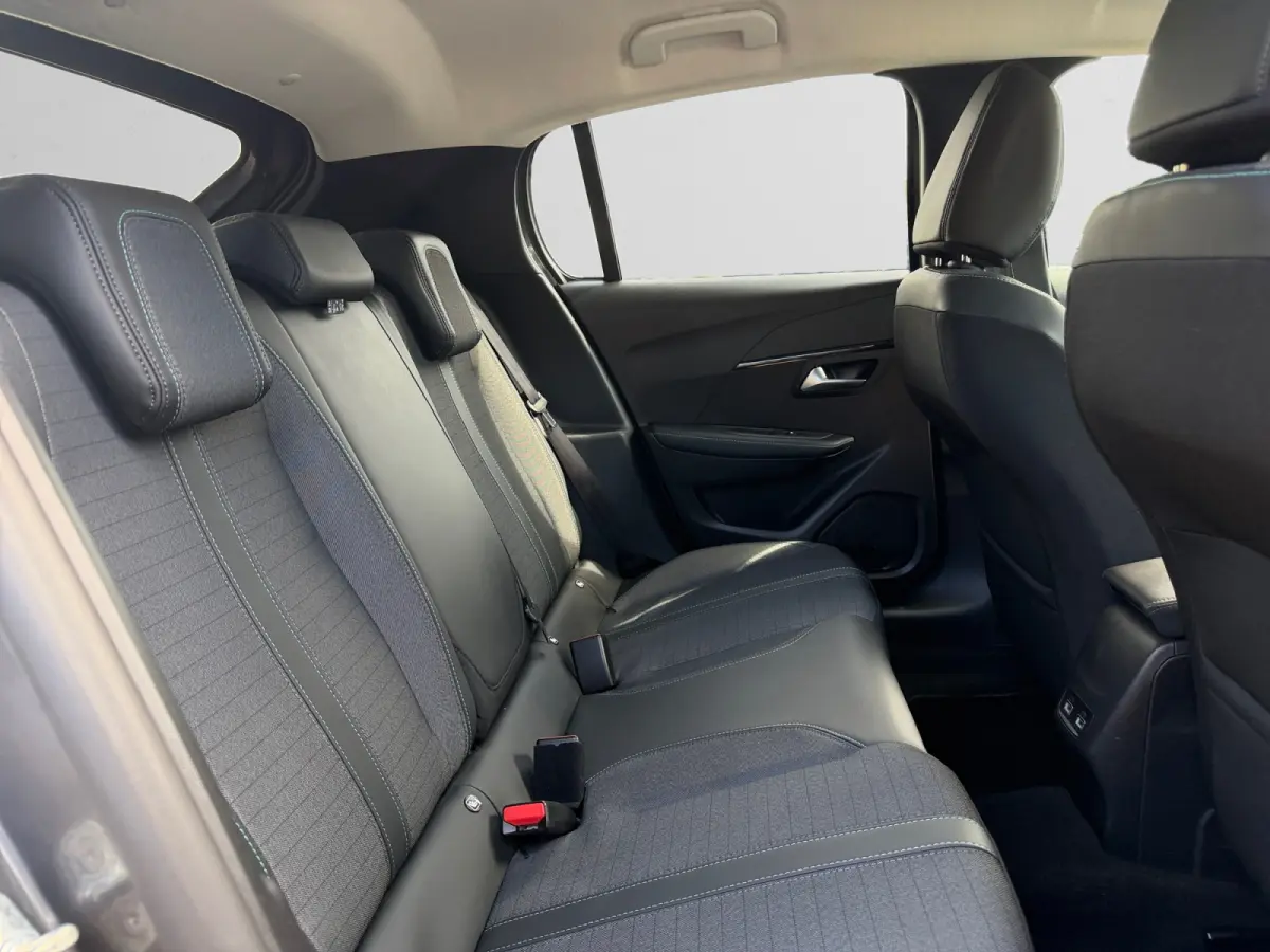 1.2 PureTech Allure Black Pack Aut- 360 Camera, Carplay, Android Auto, Privacy Glass, Xenon Led, Virtual Cockpit