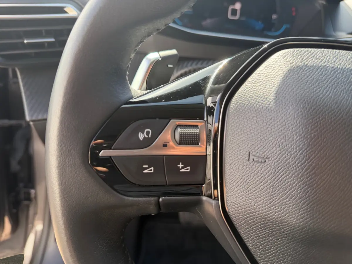 1.2 PureTech Allure Black Pack Aut- 360 Camera, Carplay, Android Auto, Privacy Glass, Xenon Led, Virtual Cockpit