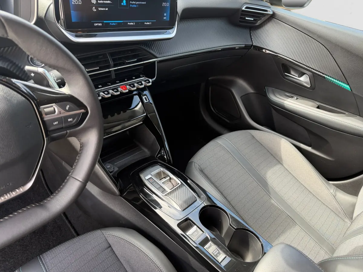 1.2 PureTech Allure Black Pack Aut- 360 Camera, Carplay, Android Auto, Privacy Glass, Xenon Led, Virtual Cockpit