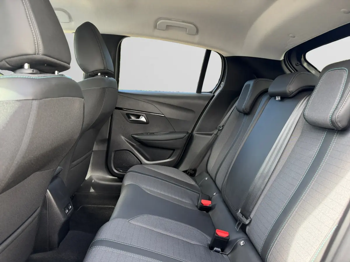 1.2 PureTech Allure Black Pack Aut- 360 Camera, Carplay, Android Auto, Privacy Glass, Xenon Led, Virtual Cockpit