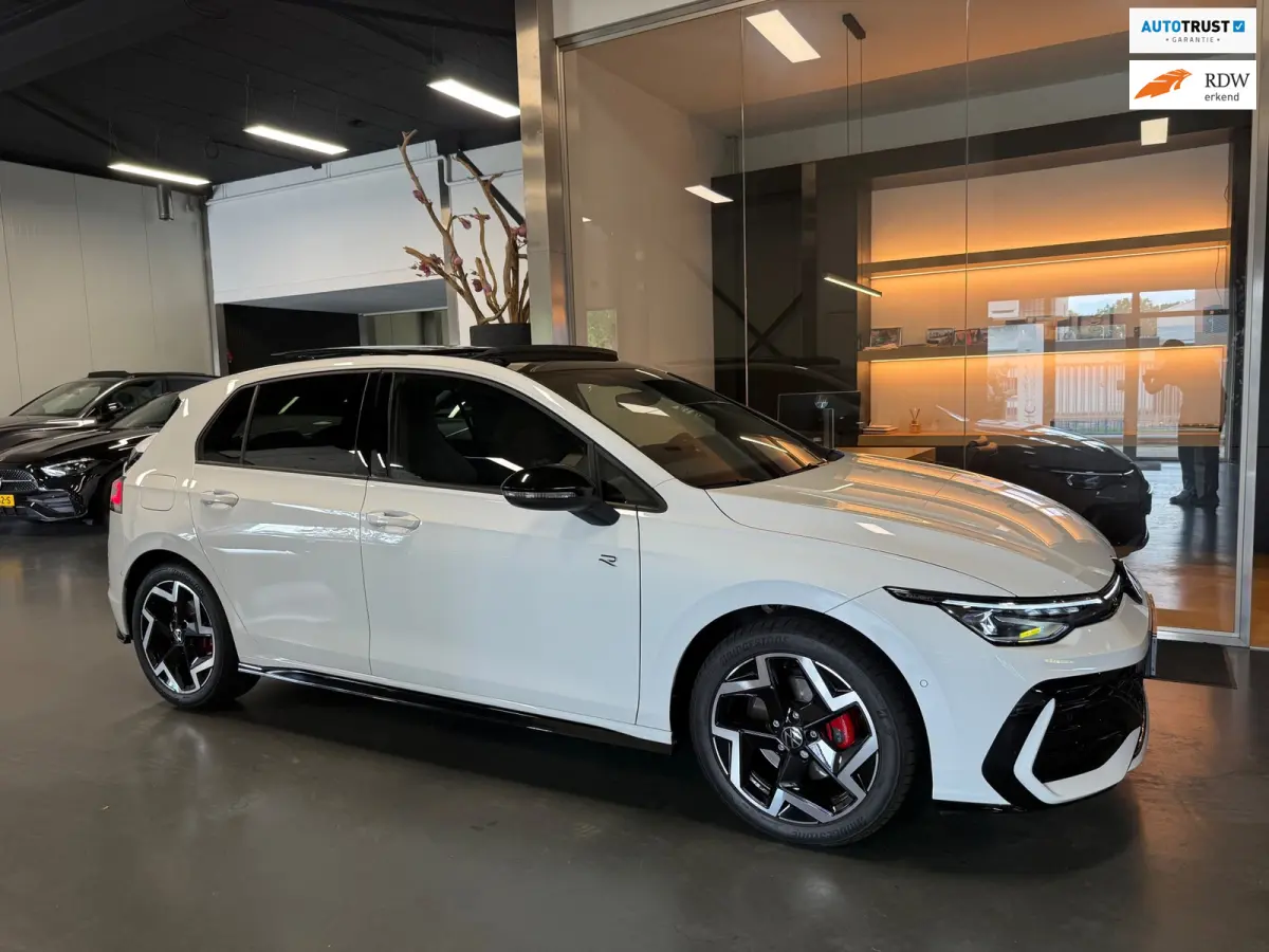 1.5 eTSI R-Line Facelift Panorama IQ-light Camera