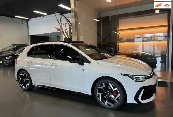 1.5 eTSI R-Line Facelift Panorama IQ-light Camera