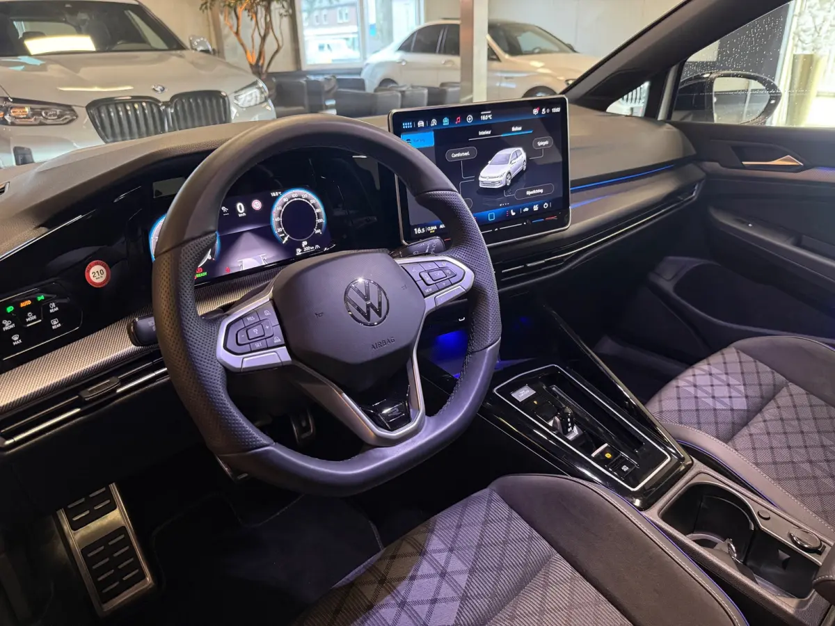 1.5 eTSI R-Line Facelift Panorama IQ-light Camera