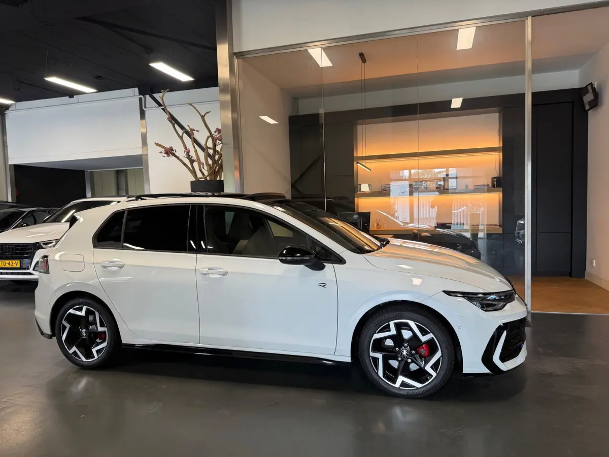 1.5 eTSI R-Line Facelift Panorama IQ-light Camera
