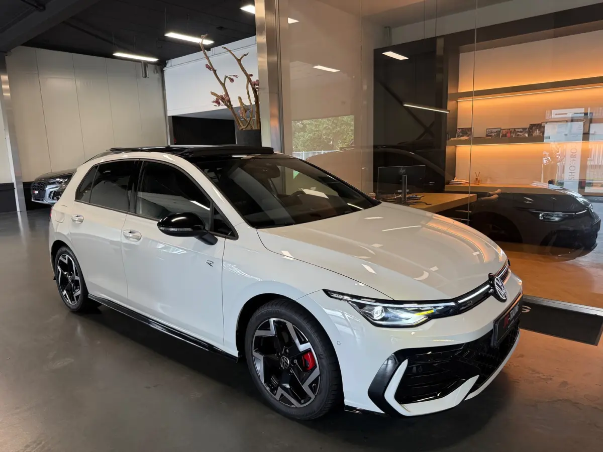 1.5 eTSI R-Line Facelift Panorama IQ-light Camera